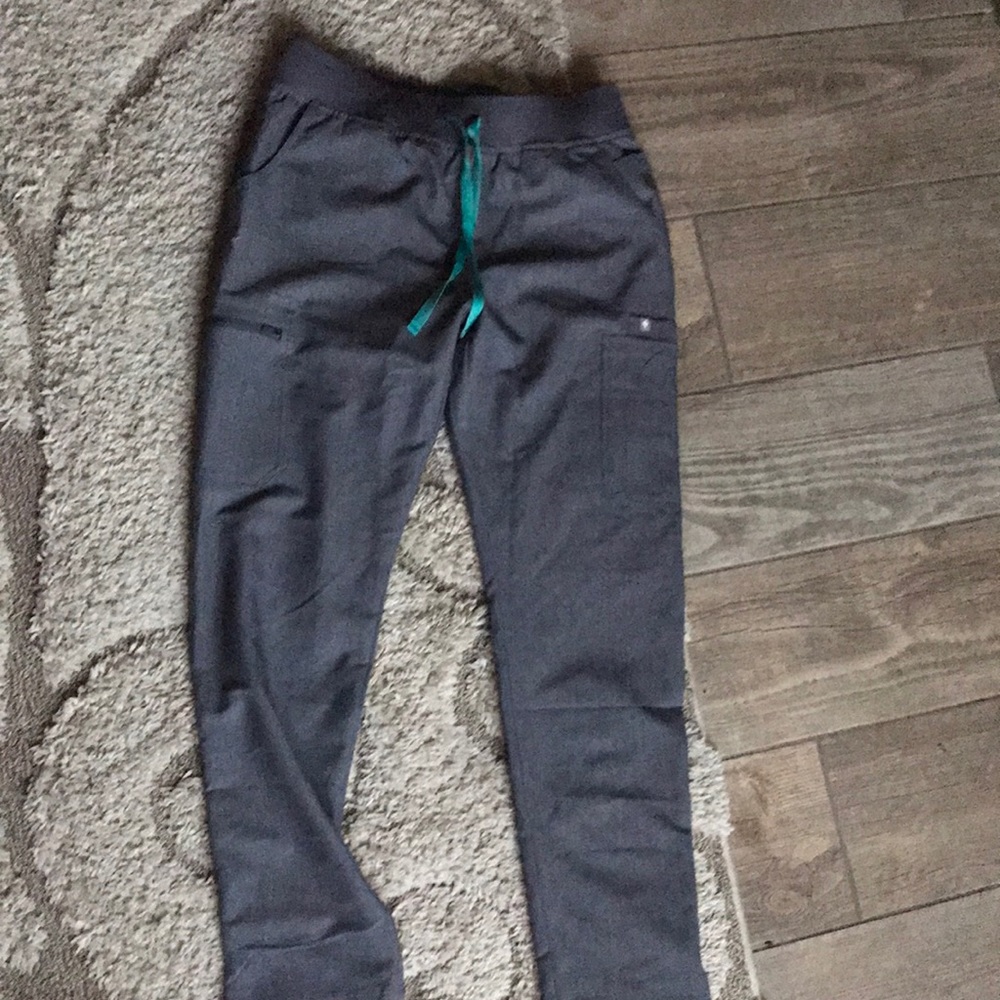 NWT figs technical collection in grey
